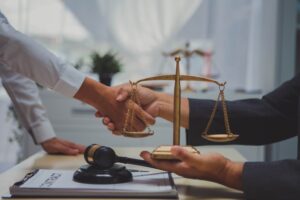 How a Seasoned Personal Injury Attorney Can Help You 